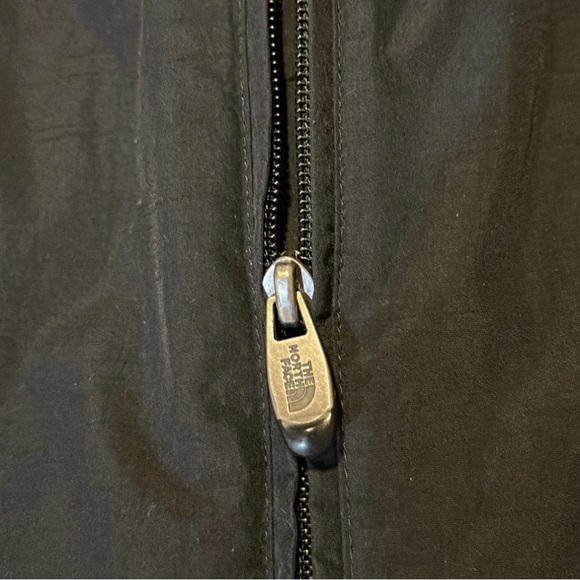 The North Face Women’s K Rain Jacket- Medium- Like New - Picture 12 of 16